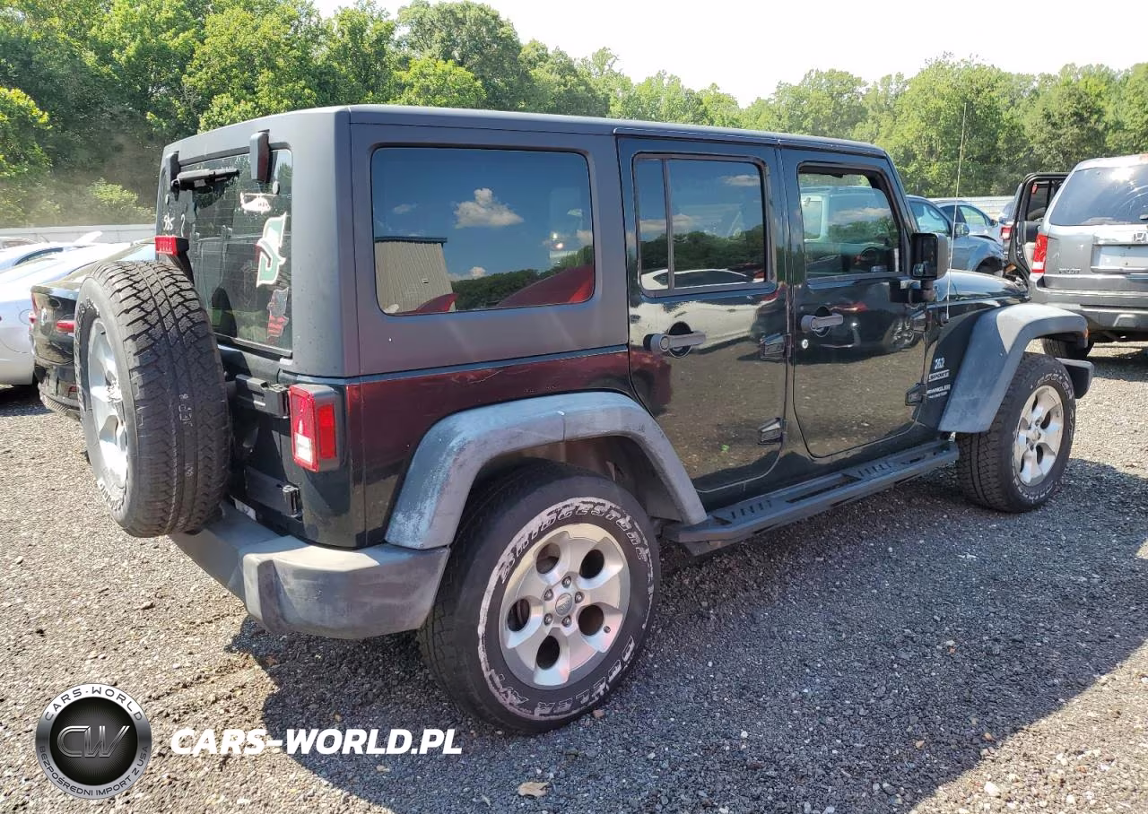 2012 Jeep Wrangler Unlimited Sport VIN:1C4BJWDG6CL220715 - 3