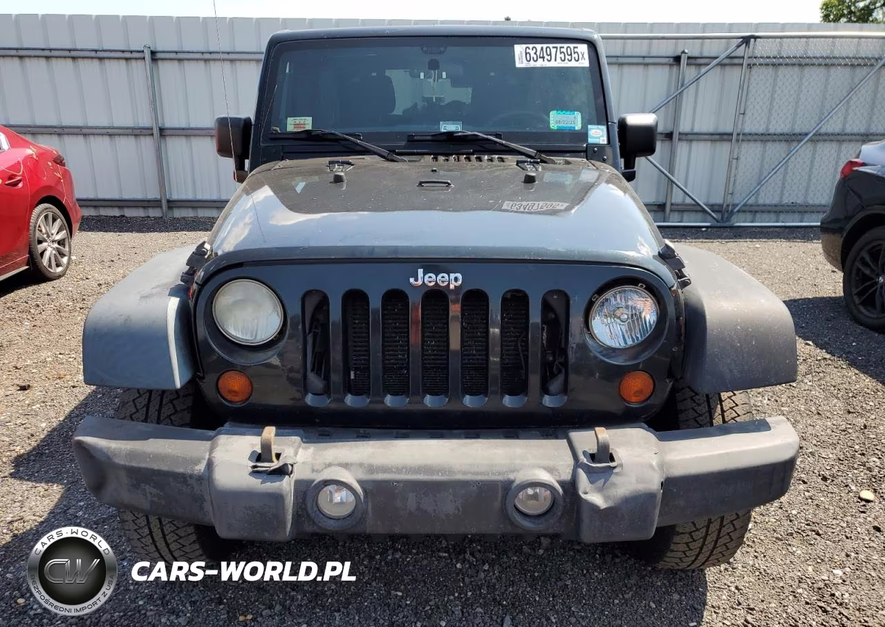 2012 Jeep Wrangler Unlimited Sport VIN:1C4BJWDG6CL220715 - 5