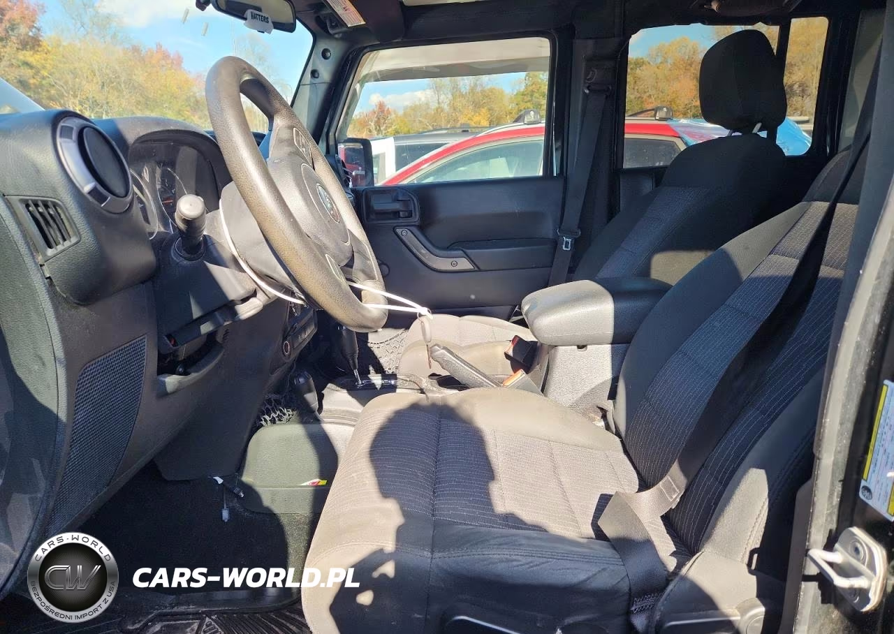 2012 Jeep Wrangler Unlimited Sport VIN:1C4BJWDG6CL220715 - 7