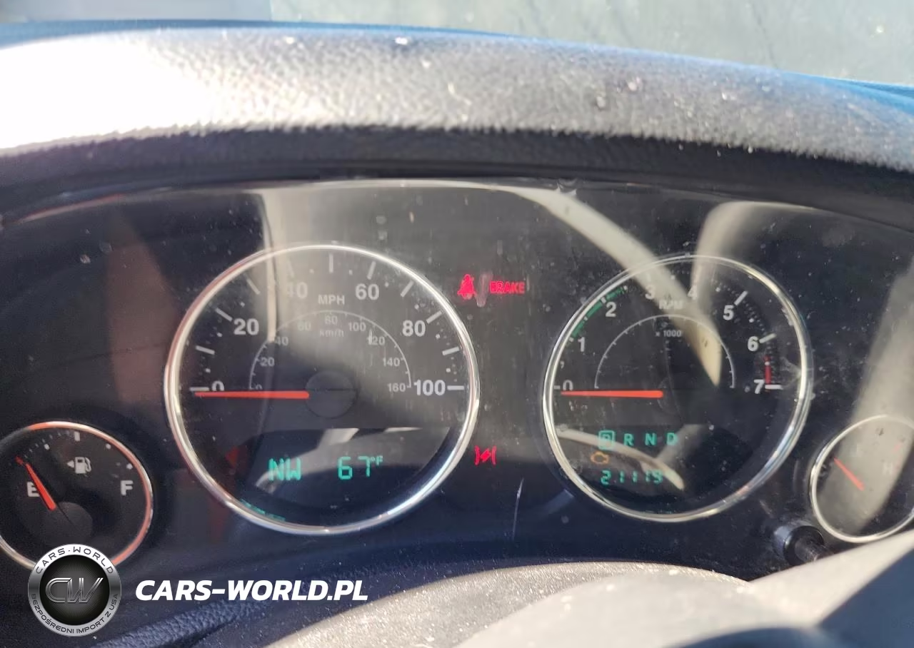 2012 Jeep Wrangler Unlimited Sport VIN:1C4BJWDG6CL220715 - 9