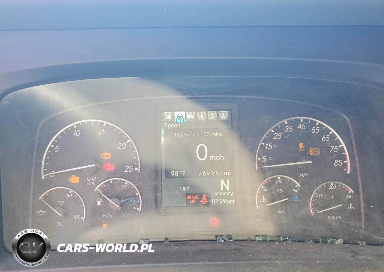 2018 Freightliner Cascadia 1 - Semi Truck VIN:3AKJHHDR7JSHW5369 - 9