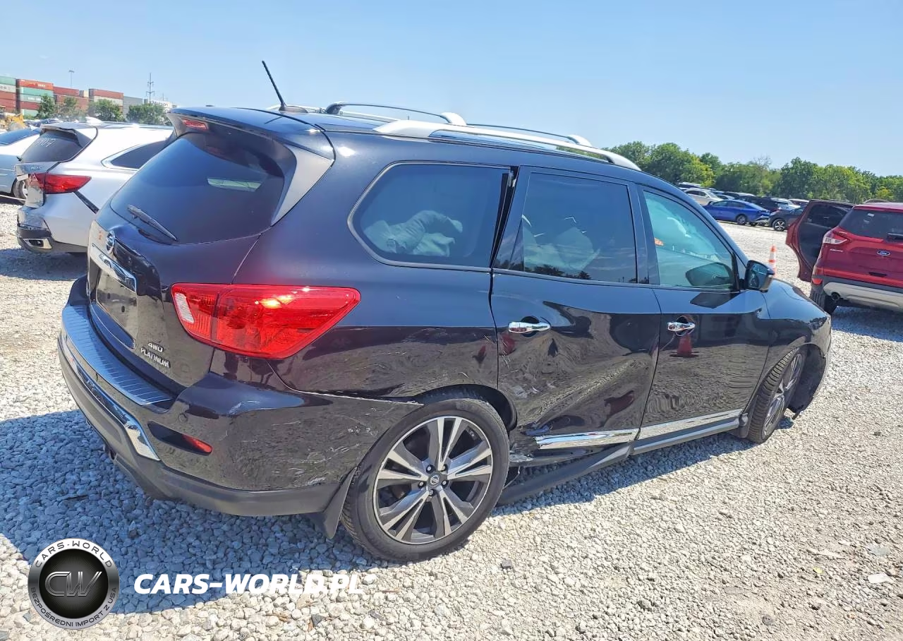 2017 Nissan Pathfinder Platinum VIN:5N1DR2MM4HC620338 - 3