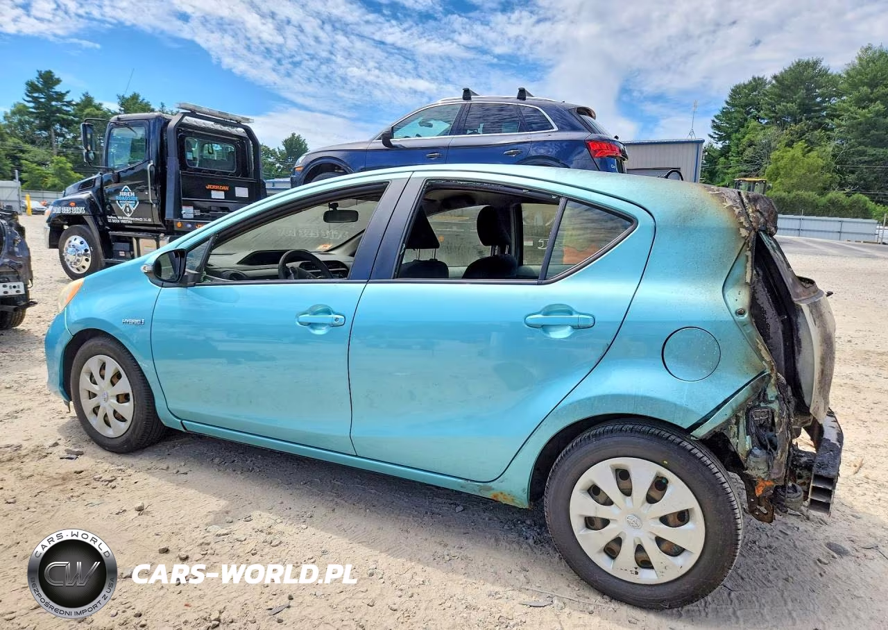 2013 Toyota Prius C Two VIN:JTDKDTB32D1040716 - 2