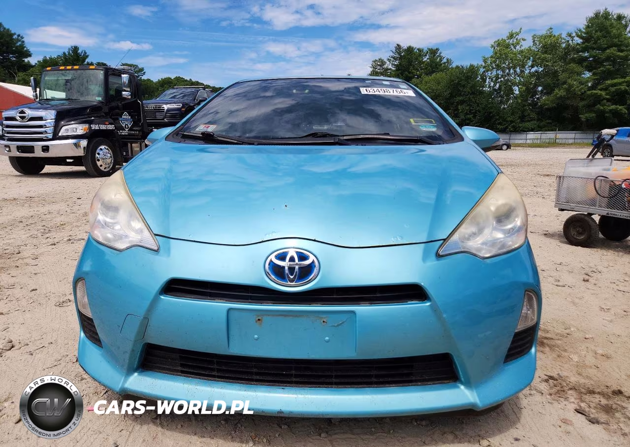 2013 Toyota Prius C Two VIN:JTDKDTB32D1040716 - 5