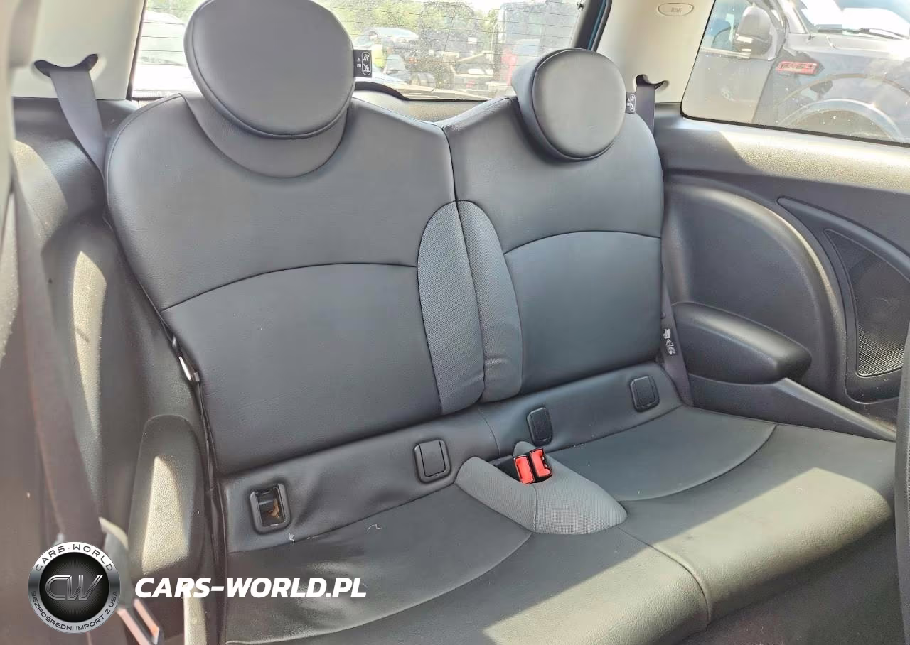 2010 Mini Cooper VIN:WMWMF3C53ATZ22039 - 10