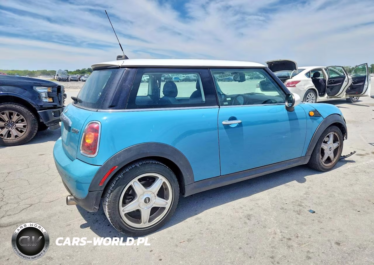 2010 Mini Cooper VIN:WMWMF3C53ATZ22039 - 3