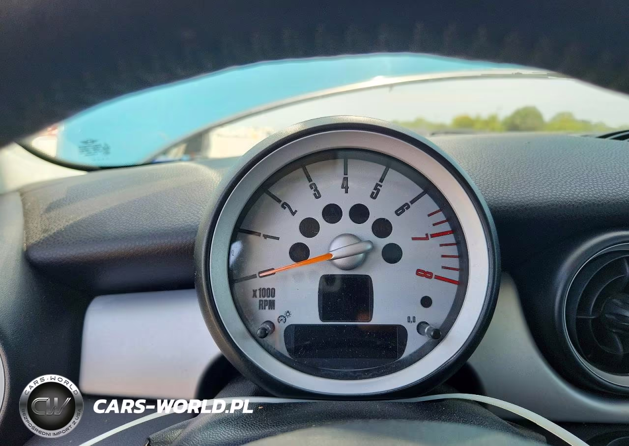 2010 Mini Cooper VIN:WMWMF3C53ATZ22039 - 9