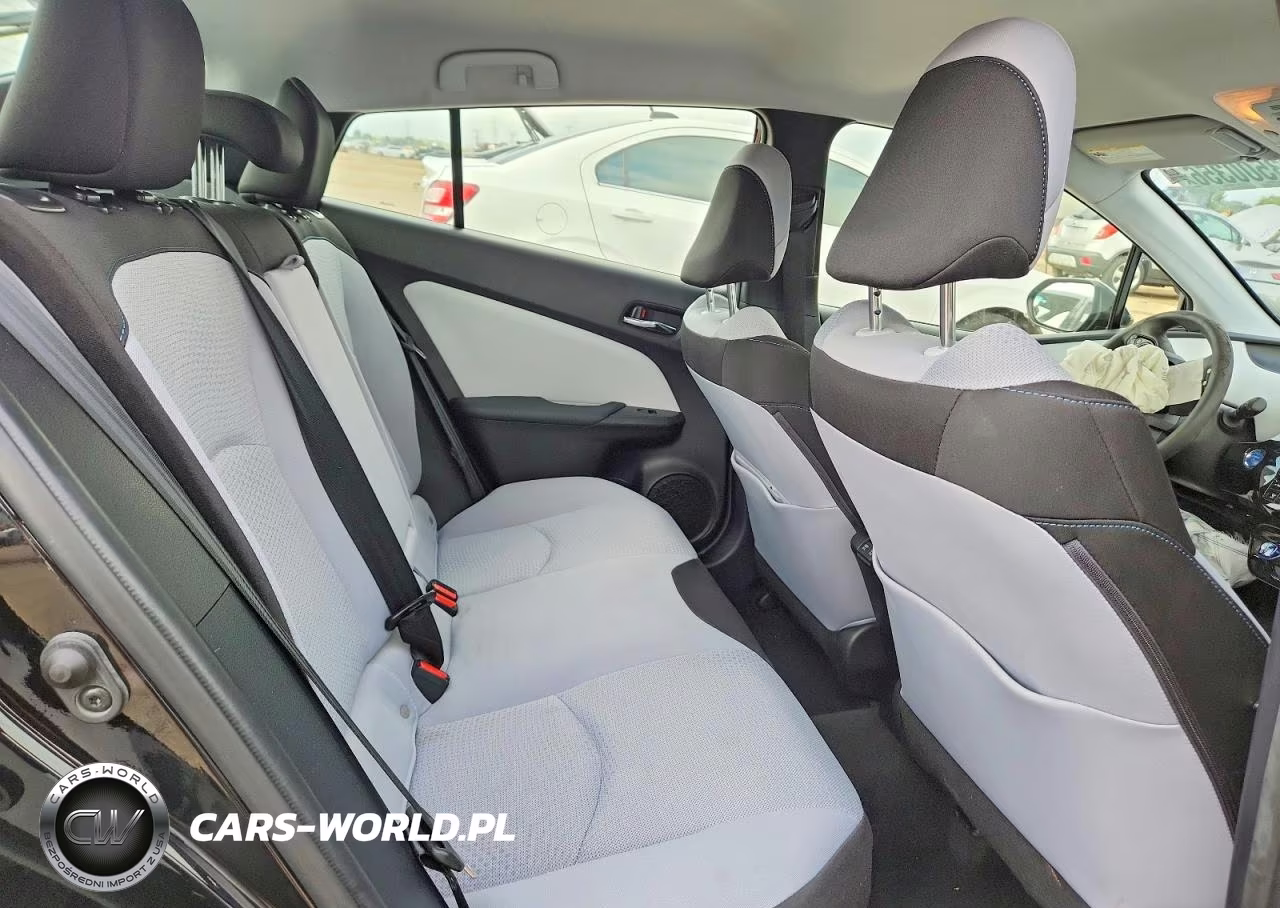 2021 Toyota Prius Le VIN:JTDKAMFU0M3128220 - 10