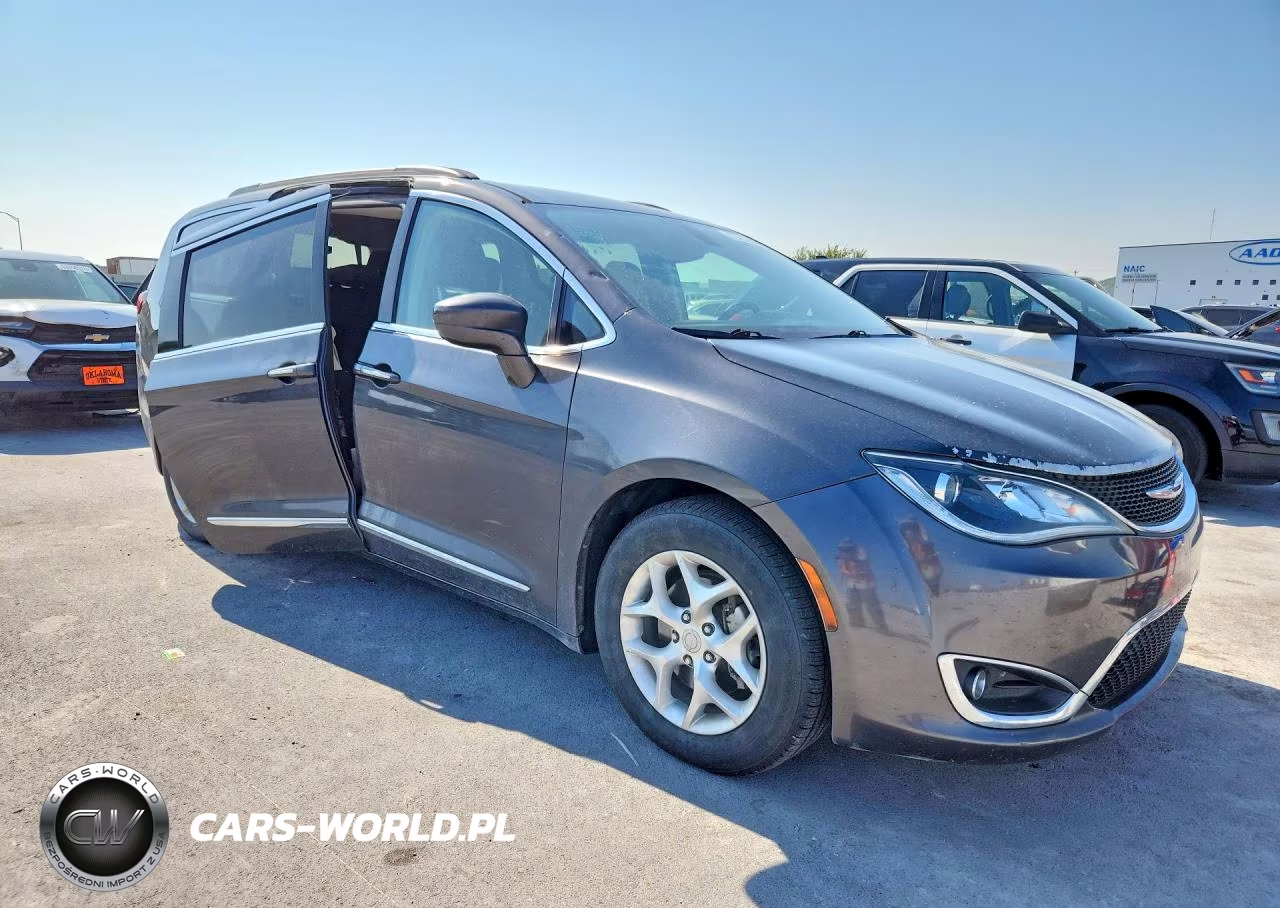 2017 Chrysler Pacifica Touring L VIN:2C4RC1BG5HR505984 - 4