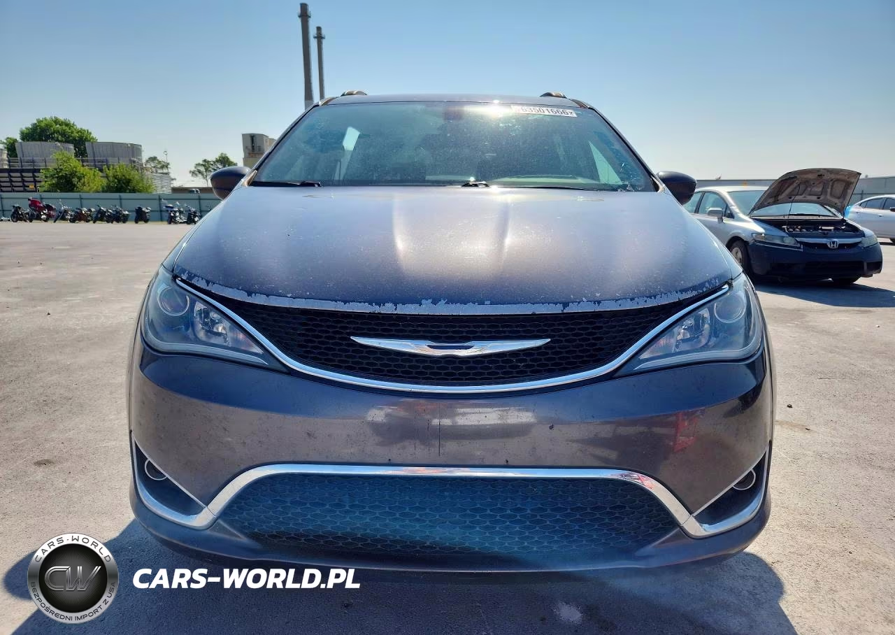 2017 Chrysler Pacifica Touring L VIN:2C4RC1BG5HR505984 - 5