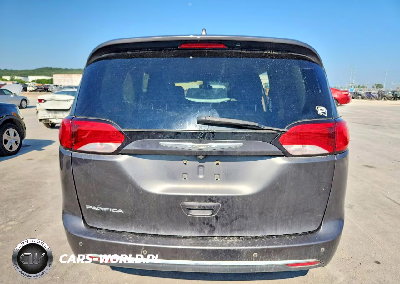 2017 Chrysler Pacifica Touring L VIN:2C4RC1BG5HR505984 - 6