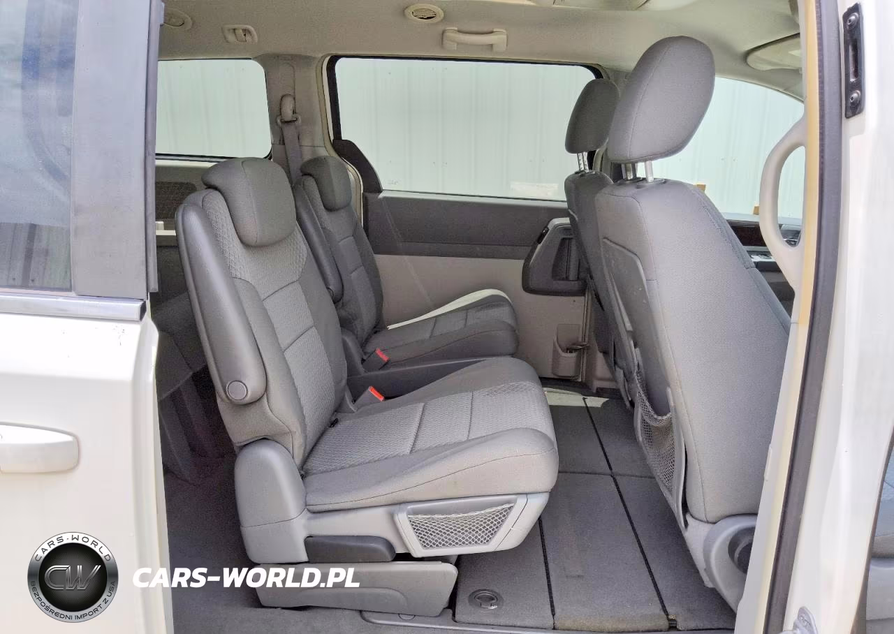 2010 Chrysler Town & Country Touring VIN:2A4RR5D12AR176319 - 11