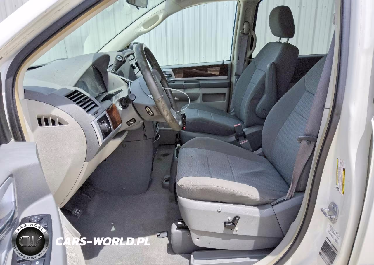2010 Chrysler Town & Country Touring VIN:2A4RR5D12AR176319 - 7