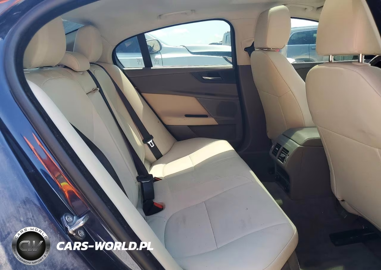 2019 Jaguar Xe Premium VIN:SAJAD4FX4KCP50637 - 10