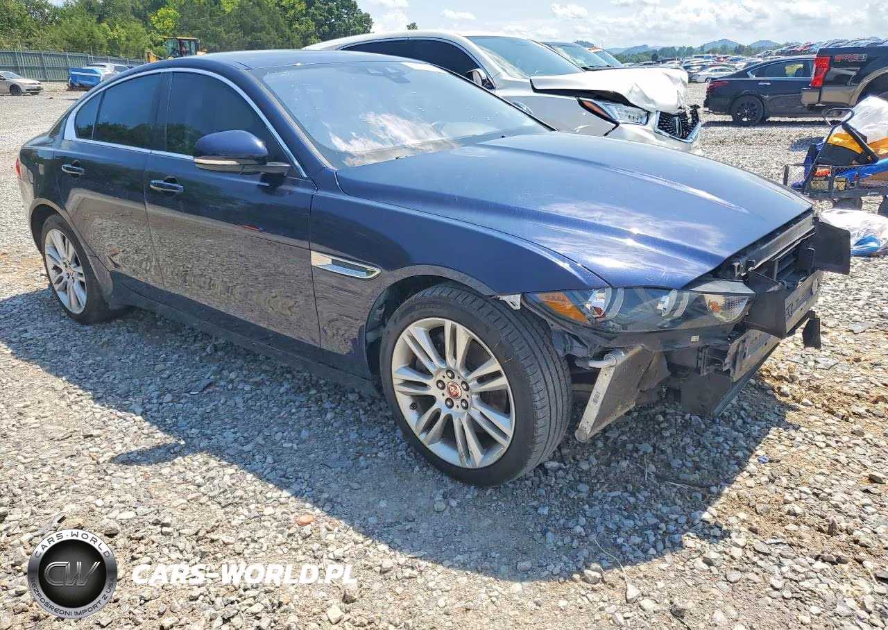 2019 Jaguar Xe Premium VIN:SAJAD4FX4KCP50637 - 4
