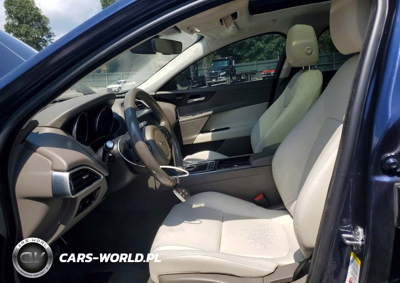 2019 Jaguar Xe Premium VIN:SAJAD4FX4KCP50637 - 7