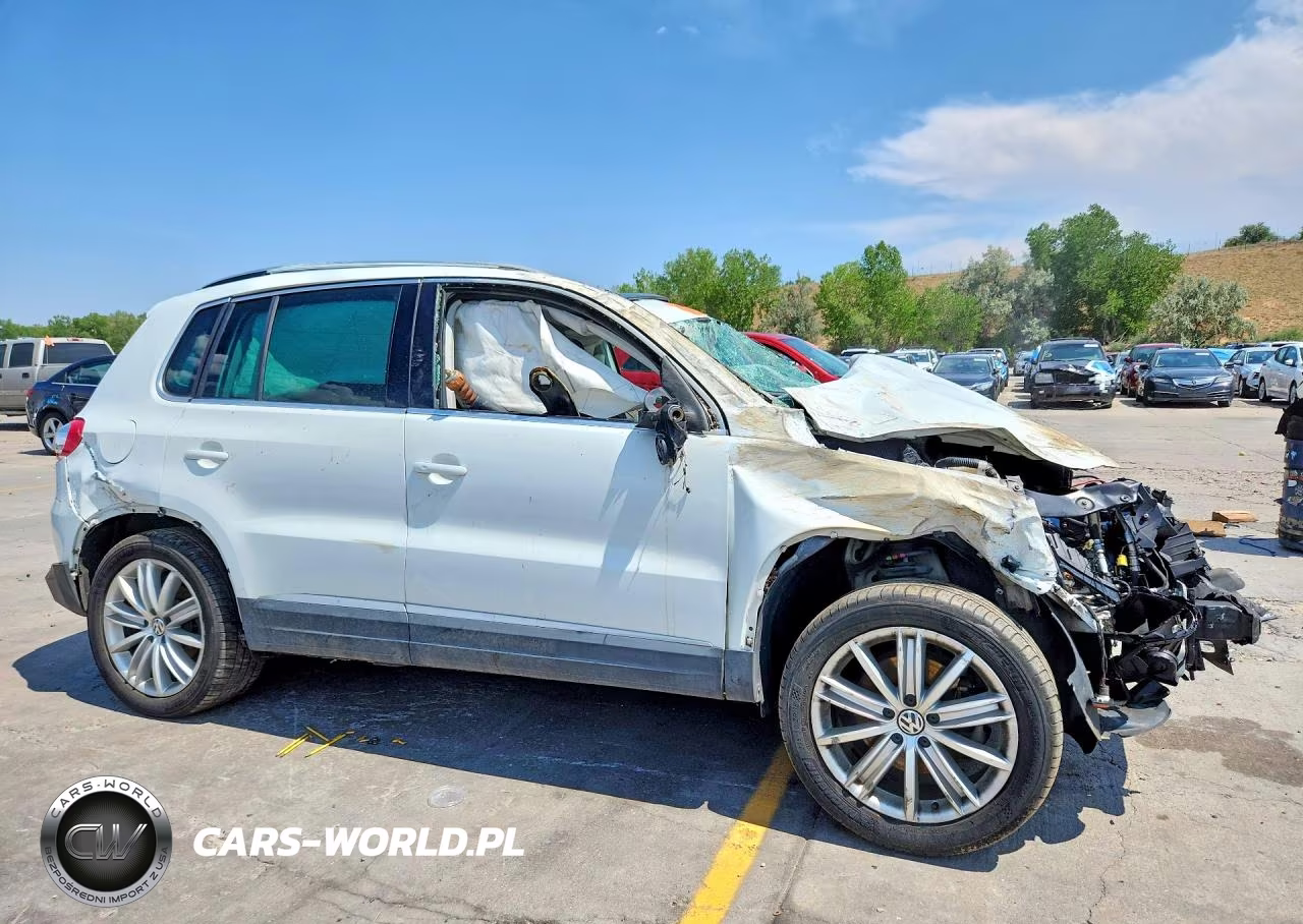 2015 Volkswagen Tiguan S VIN:WVGBV7AX2FW507773 - 4