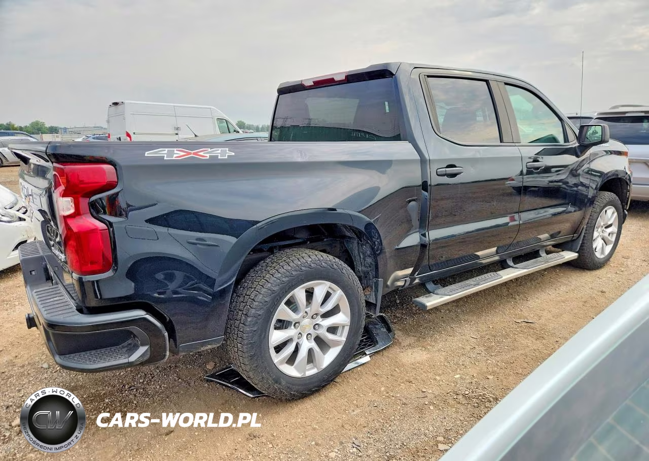 2021 Chevrolet Silverado K1500 Custom VIN:3GCUYBEF8MG143203 - 3