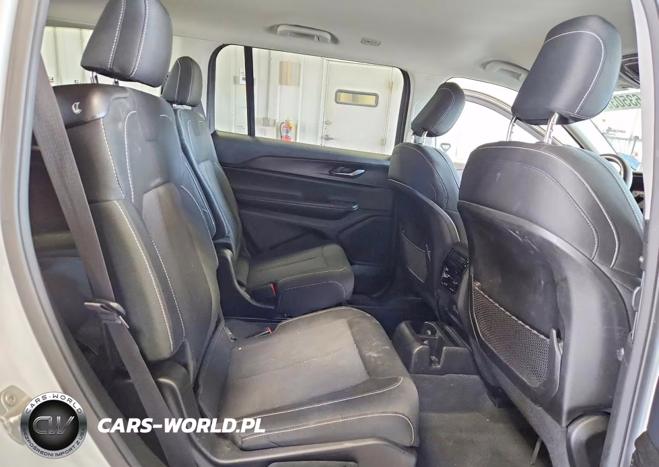 2023 Jeep Grand Cherokee L Laredo VIN:1C4RJKAG7P8882002 - 11