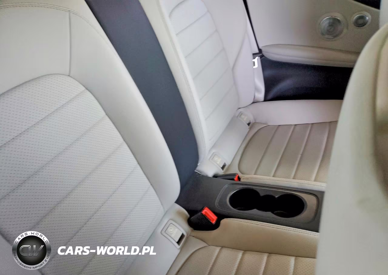 2018 Mercedes-Benz C 300 VIN:WDDWJ4JBXJF596107 - 10