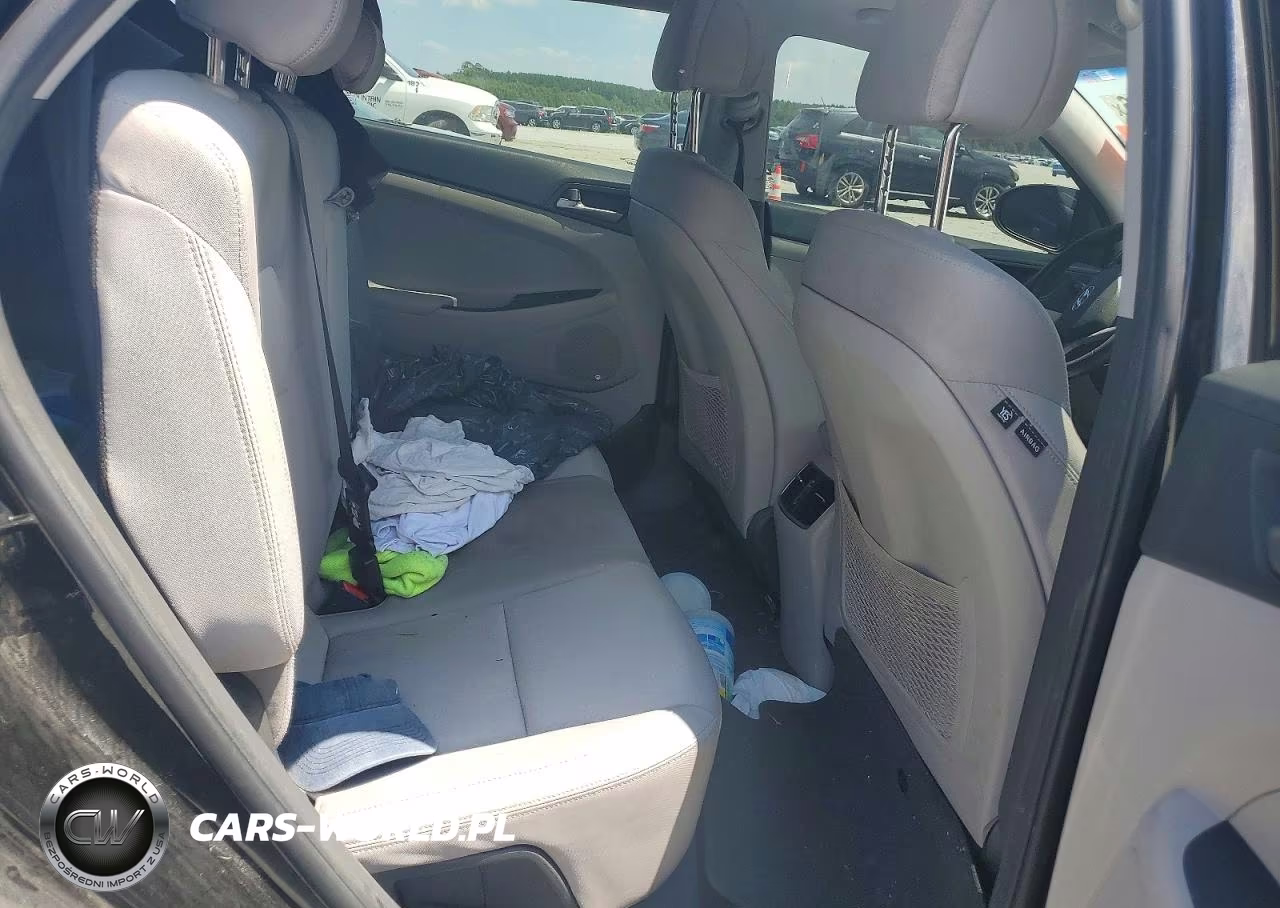 2018 Hyundai Tucson Value VIN:KM8J33A21JU809400 - 10