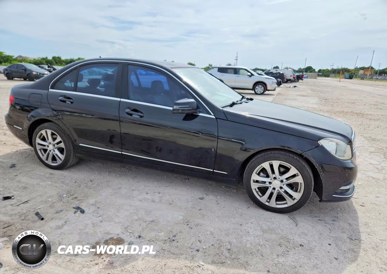 2013 Mercedes-Benz C 250 VIN:WDDGF4HB3DR270535 - 4