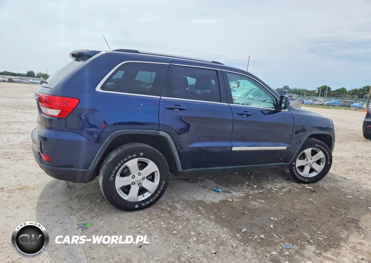 2013 Jeep Grand Cherokee Laredo VIN:1C4RJEAG4DC588583 - 3