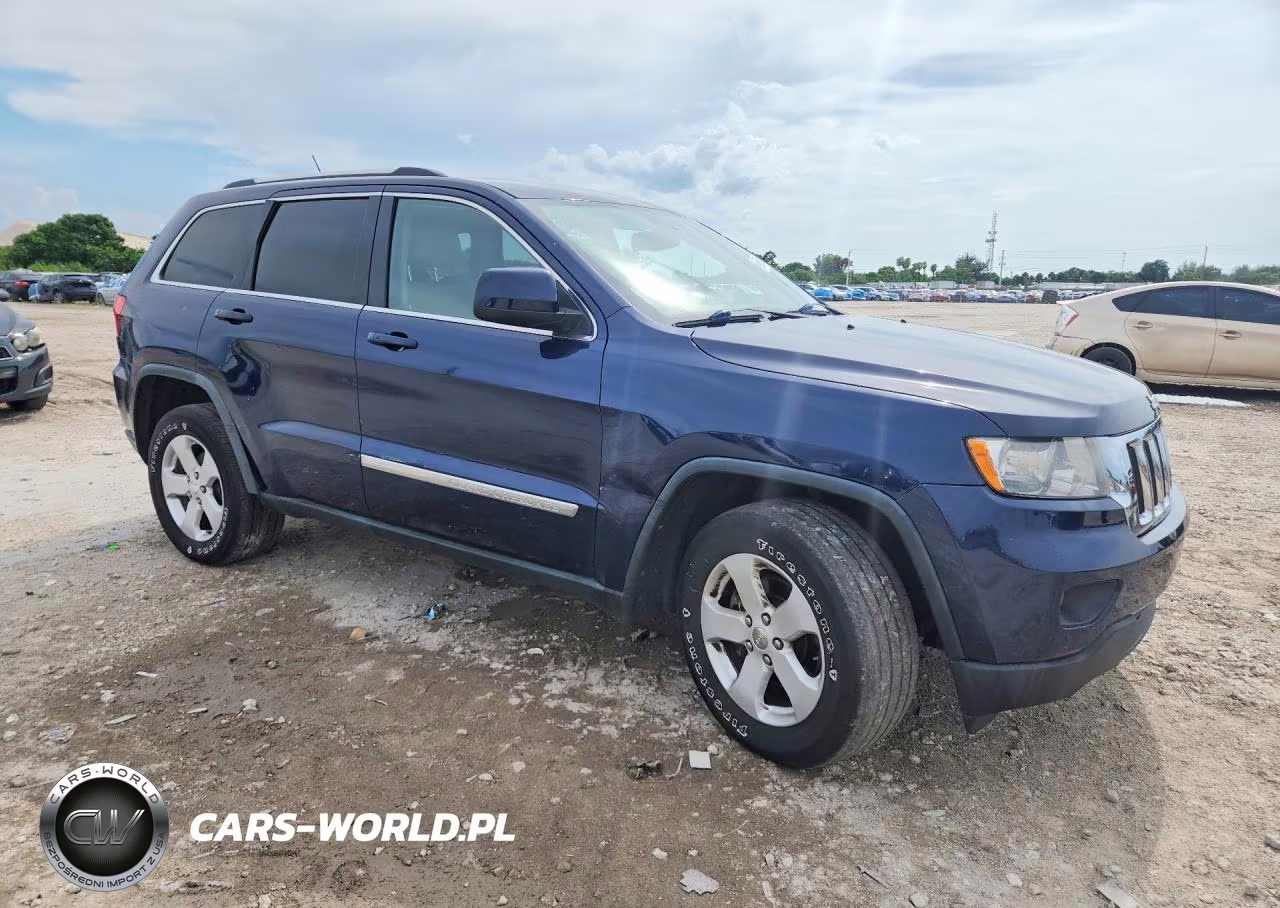 2013 Jeep Grand Cherokee Laredo VIN:1C4RJEAG4DC588583 - 4
