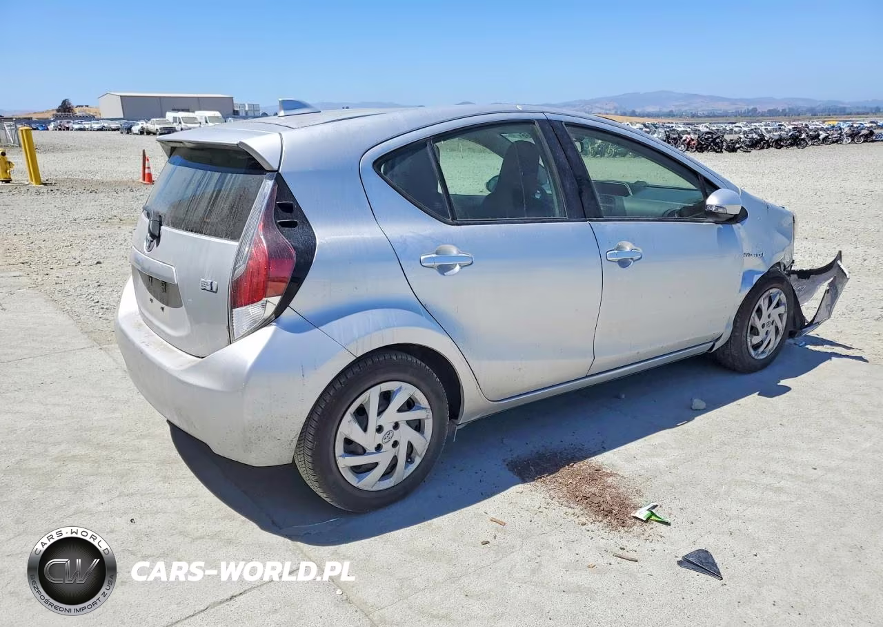2015 Toyota Prius C One VIN:JTDKDTB39F1578610 - 3