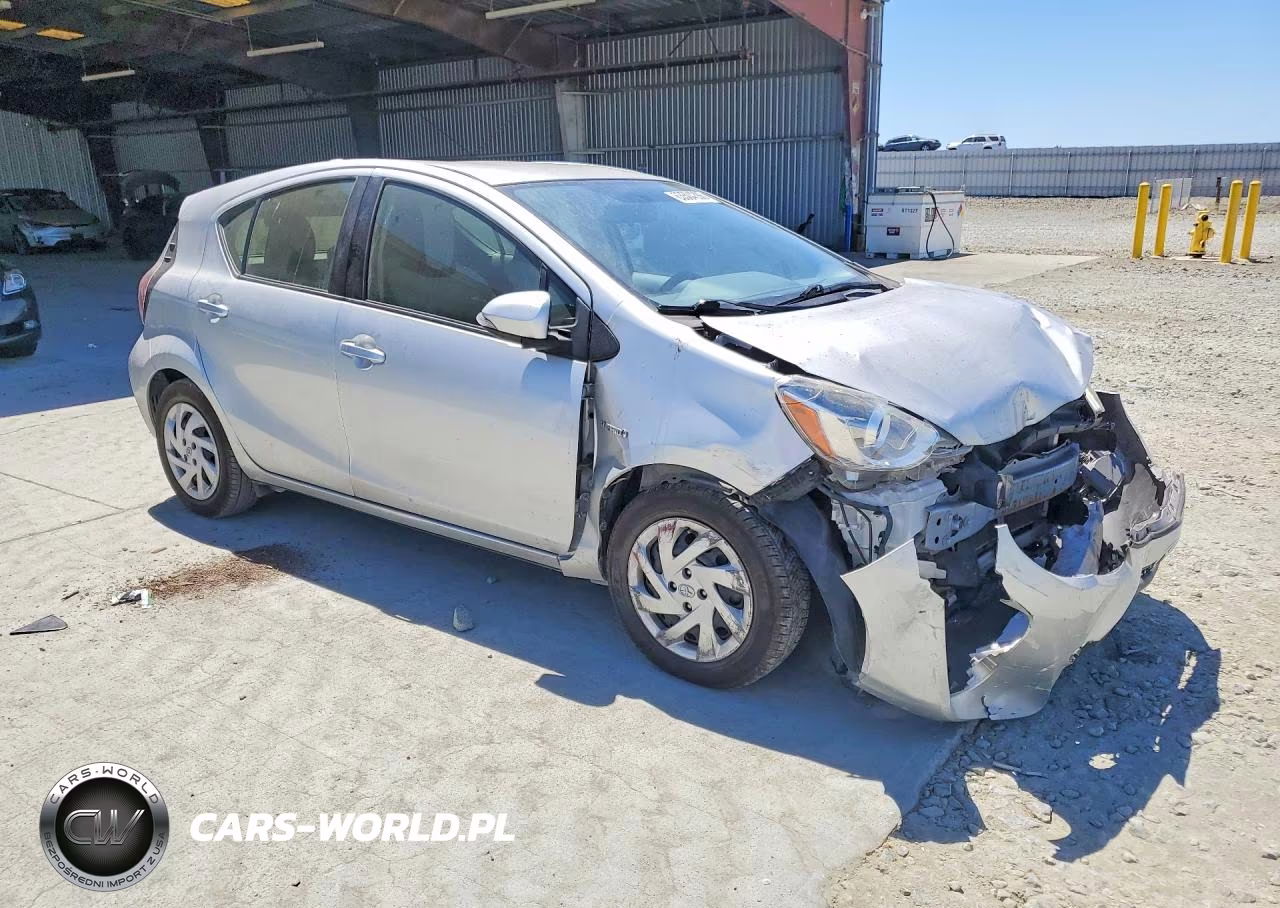 2015 Toyota Prius C One VIN:JTDKDTB39F1578610 - 4
