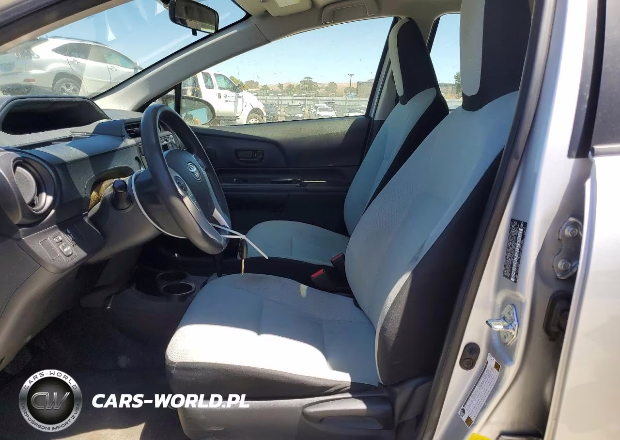 2015 Toyota Prius C One VIN:JTDKDTB39F1578610 - 7