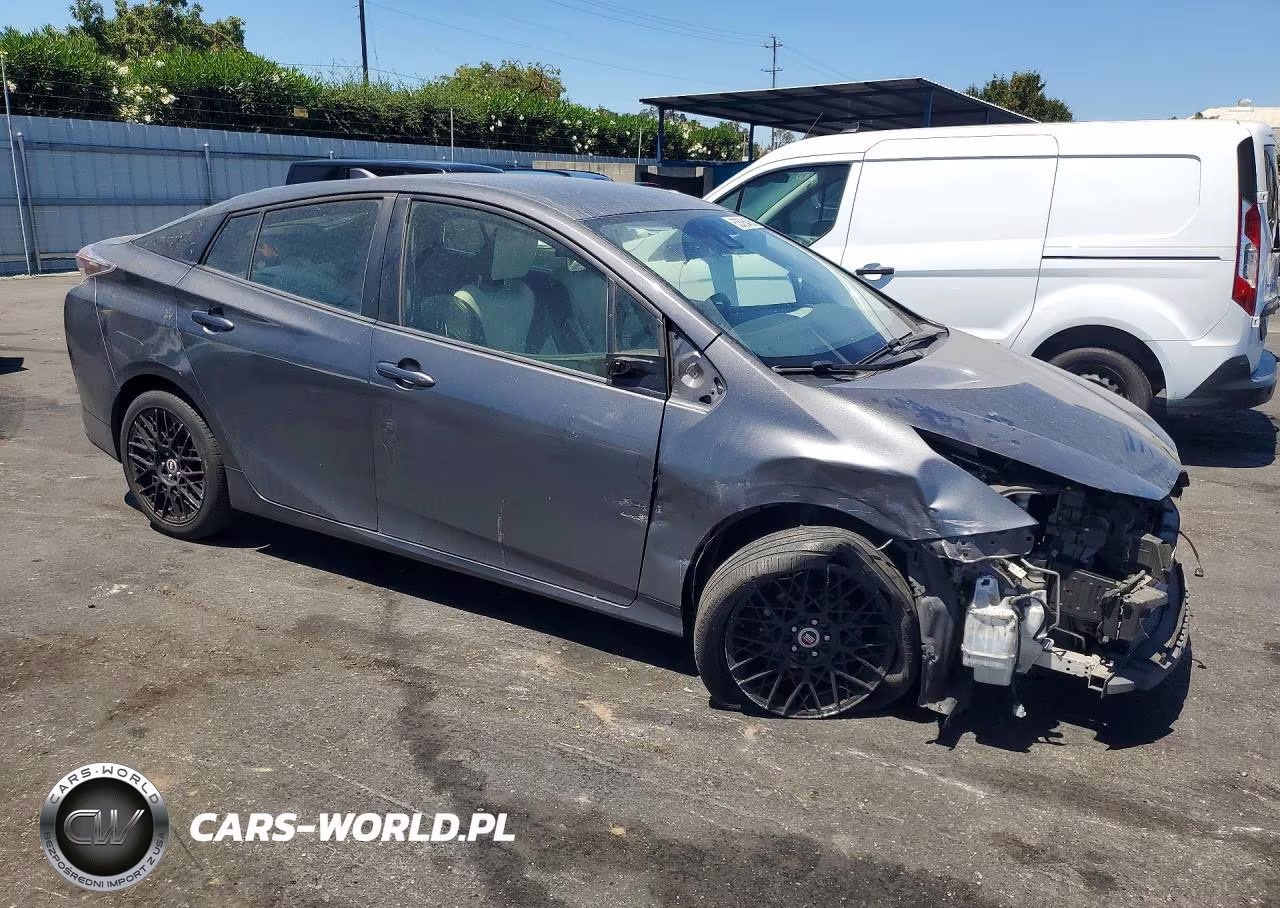 2016 Toyota Prius Three Touring VIN:JTDKARFUXG3006241 - 4