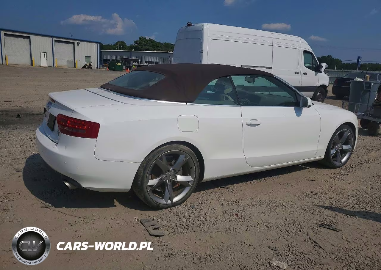 2011 Audi A5 Premium Plus VIN:WAULFAFHXBN001576 - 3