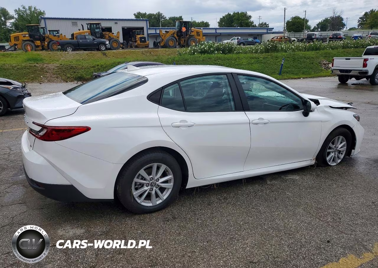 2026 Toyota Camry Le VIN:4T1DAACK8TU730829 - 3