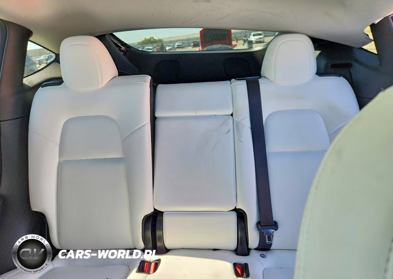 2021 Tesla Model Y VIN:5YJYGDEE7MF074176 - 10