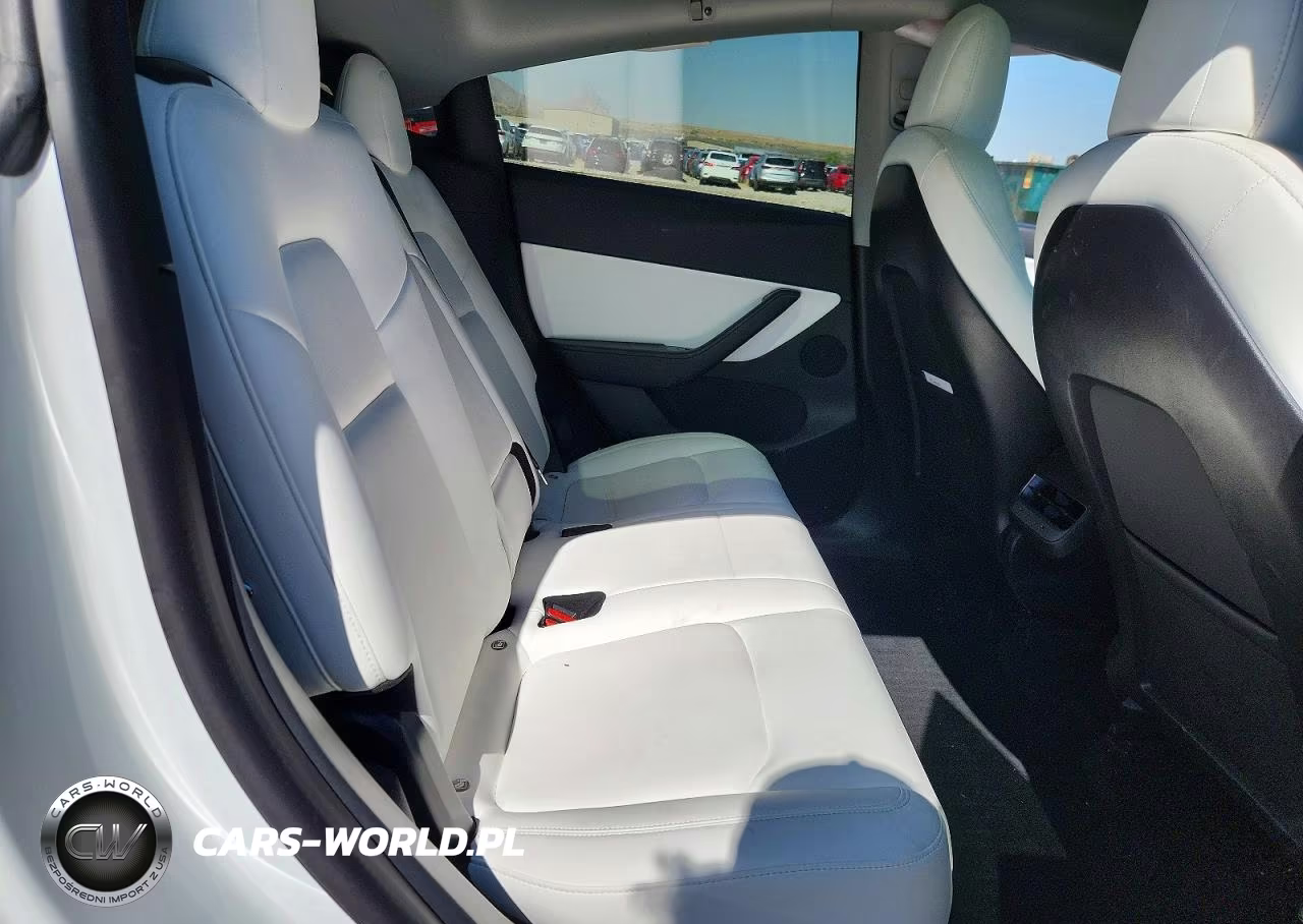 2021 Tesla Model Y VIN:5YJYGDEE7MF074176 - 11