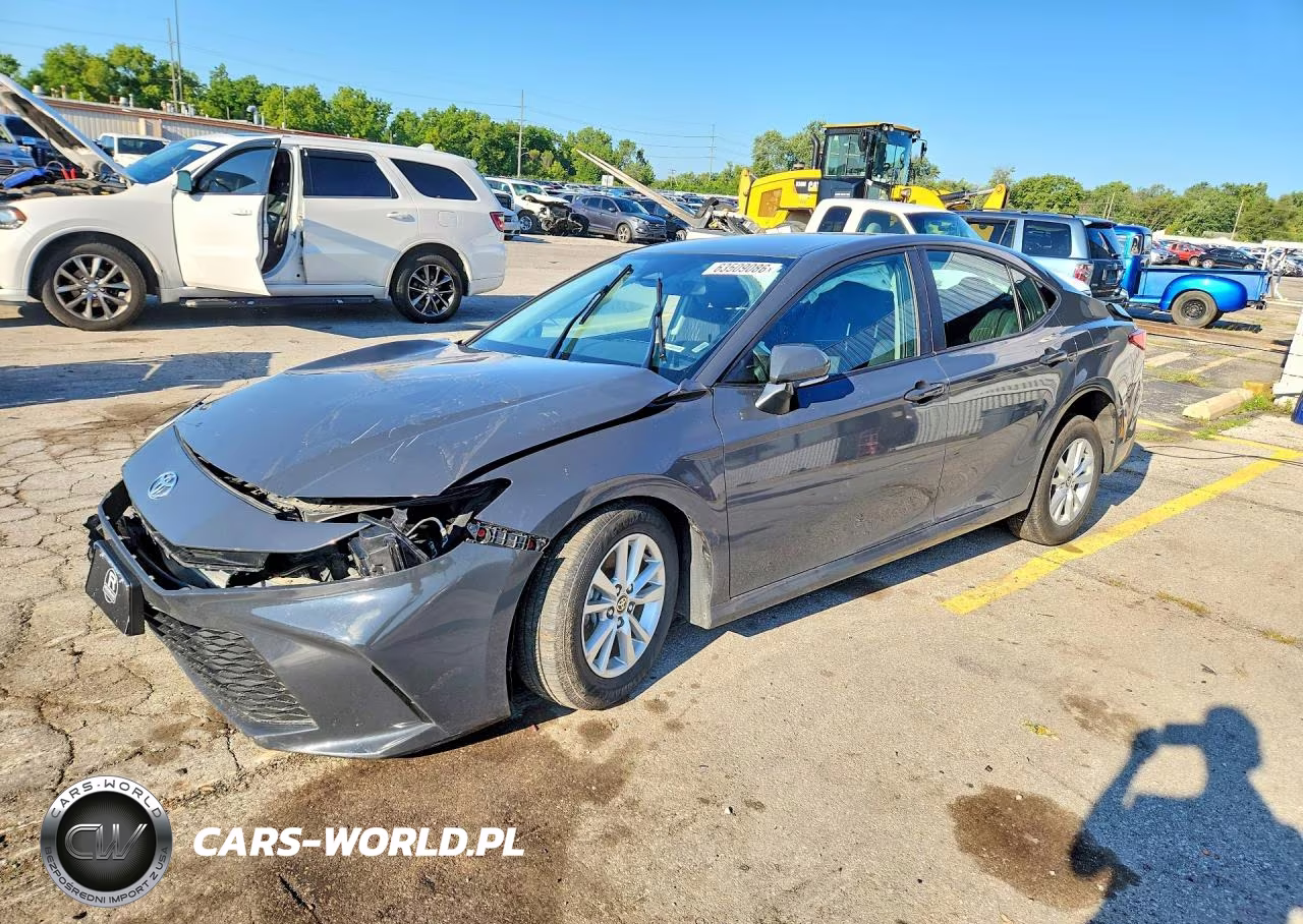 2025 Toyota Camry Le – zdjęcie 1 z 12