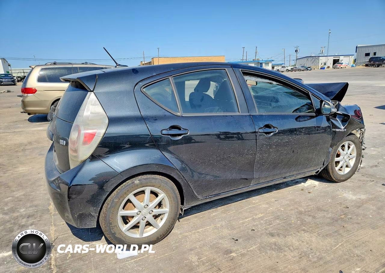 2012 Toyota Prius C Four VIN:JTDKDTB3XC1513180 - 3