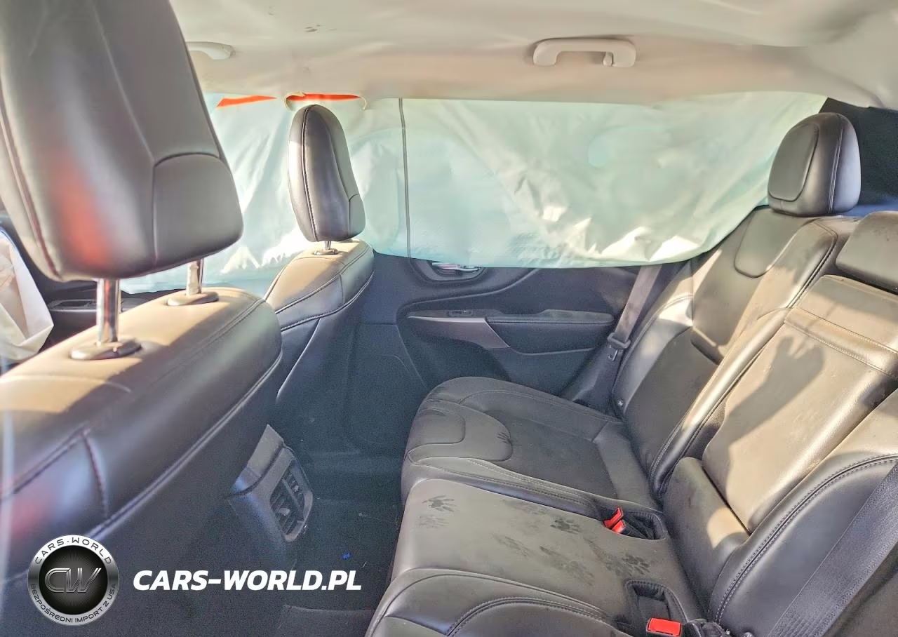2019 Jeep Cherokee Latitude Plus VIN:1C4PJLLB5KD205691 - 10