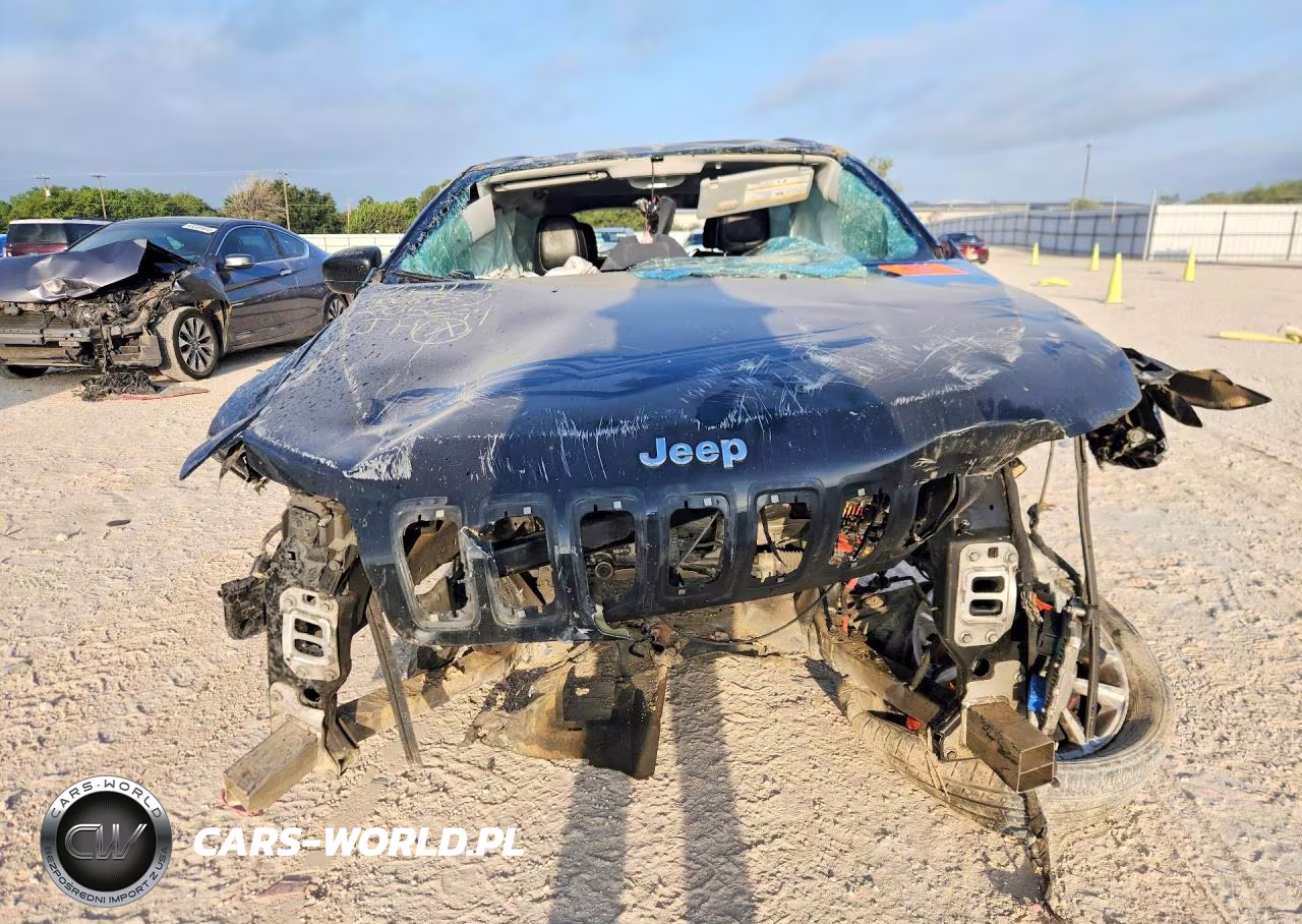 2019 Jeep Cherokee Latitude Plus VIN:1C4PJLLB5KD205691 - 5