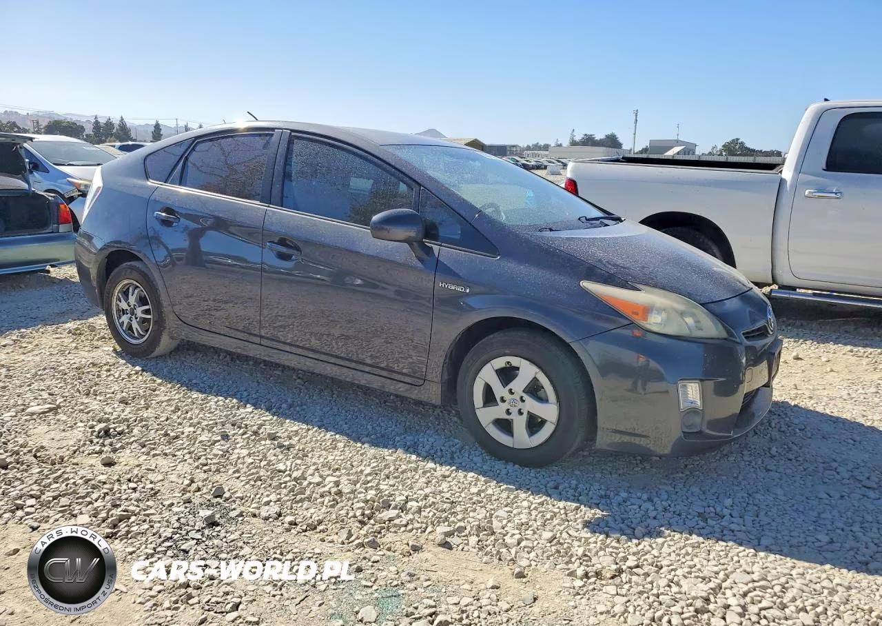 2011 Toyota Prius Three VIN:JTDKN3DU0B1392385 - 4