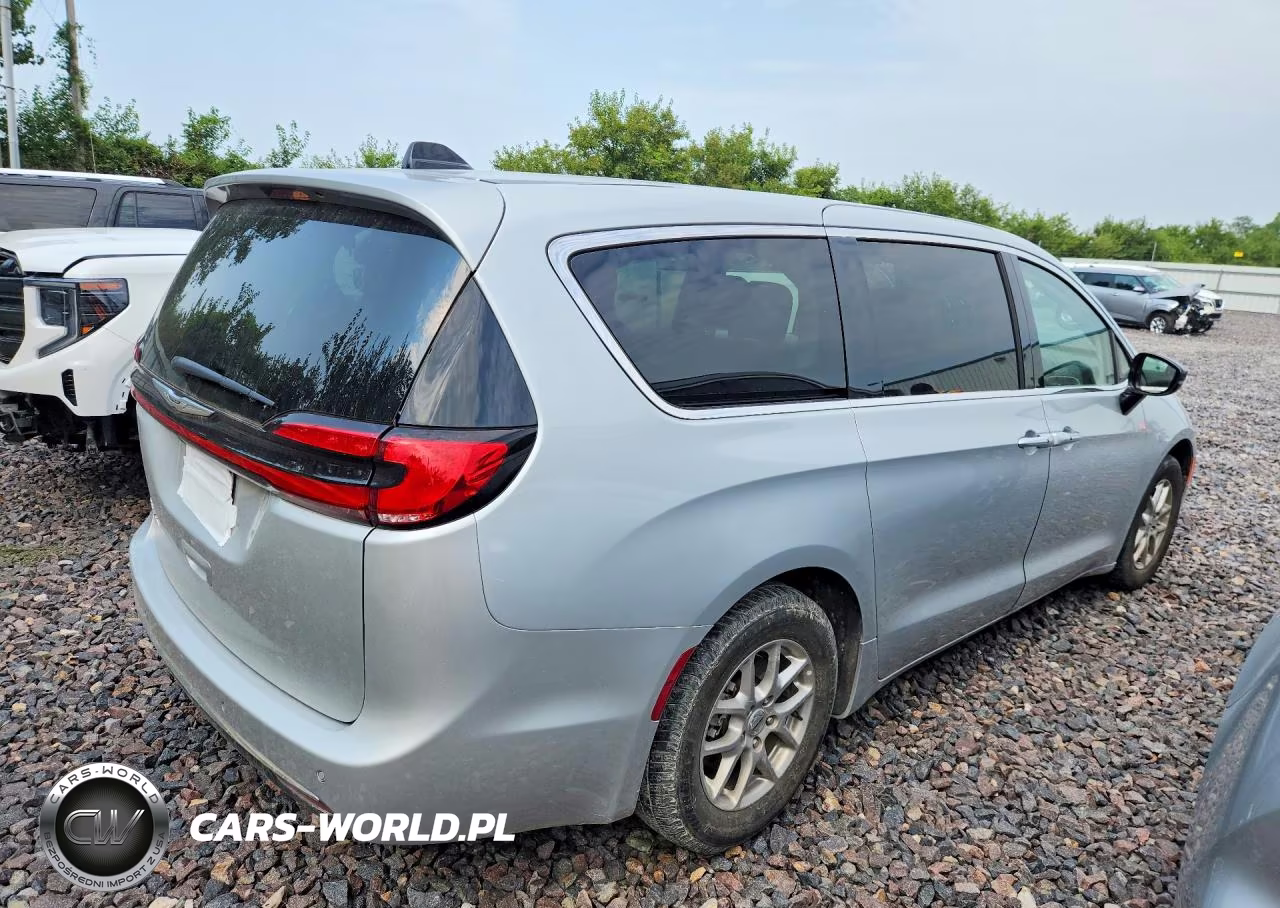 2024 Chrysler Pacifica Touring L VIN:2C4RC1BG0RR155374 - 3