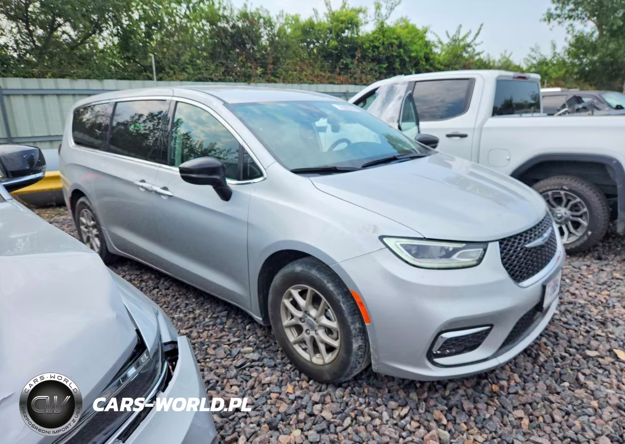 2024 Chrysler Pacifica Touring L VIN:2C4RC1BG0RR155374 - 4