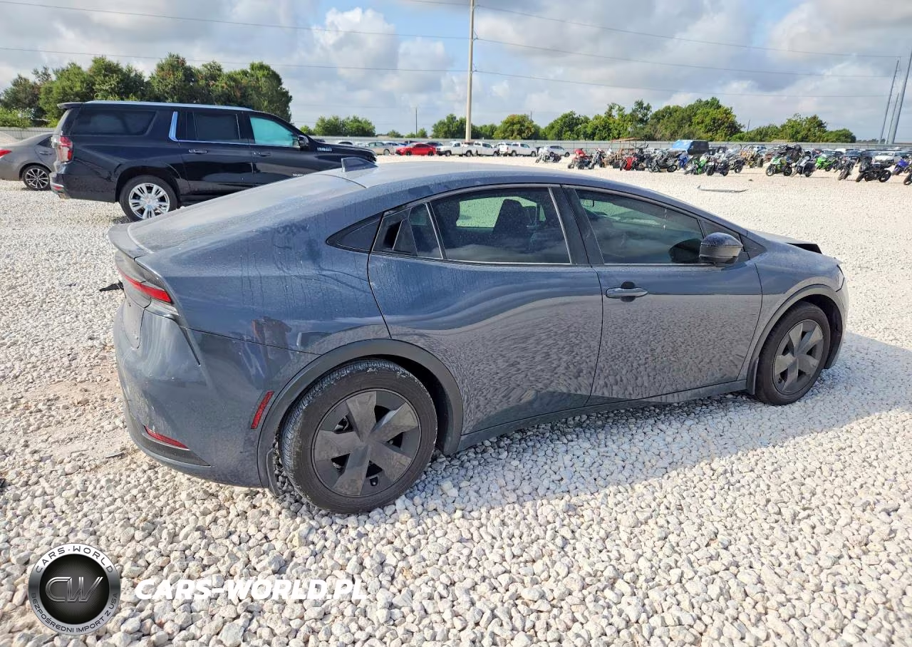 2024 Toyota Prius Le VIN:JTDACAAU1R3042479 - 3
