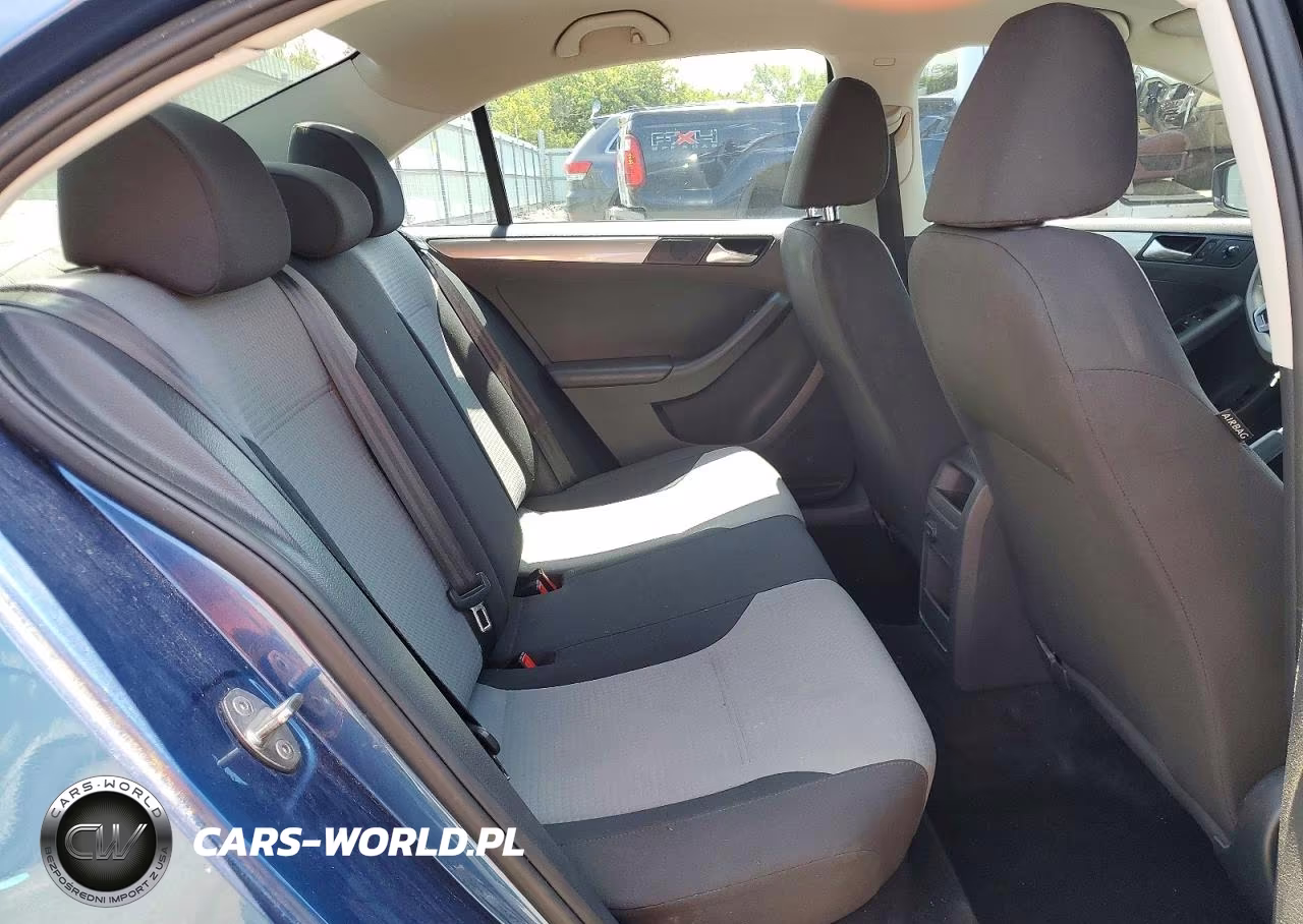 2018 Volkswagen Jetta S VIN:3VW2B7AJ1JM262401 - 10