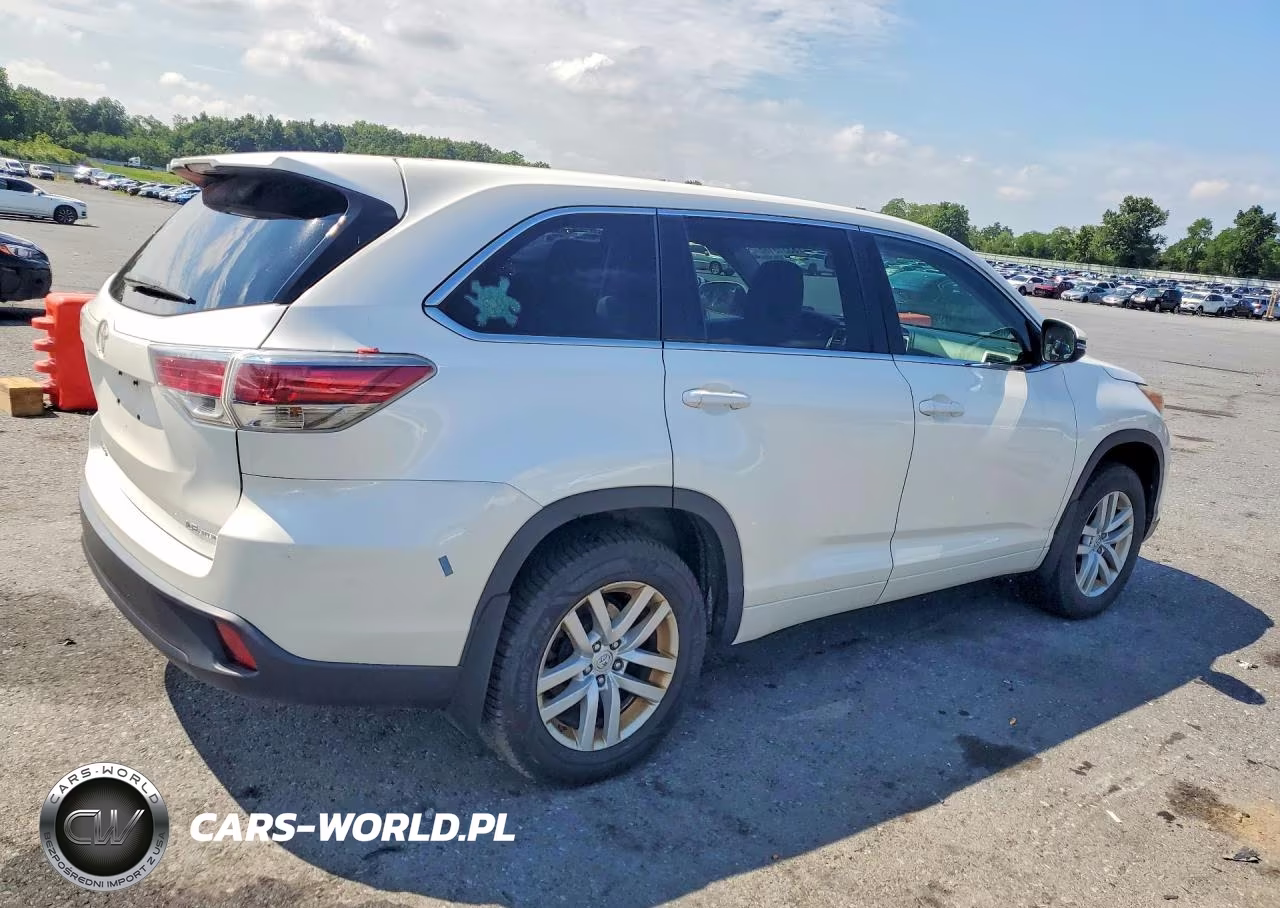 2015 Toyota Highlander Le VIN:5TDBKRFHXFS073676 - 3
