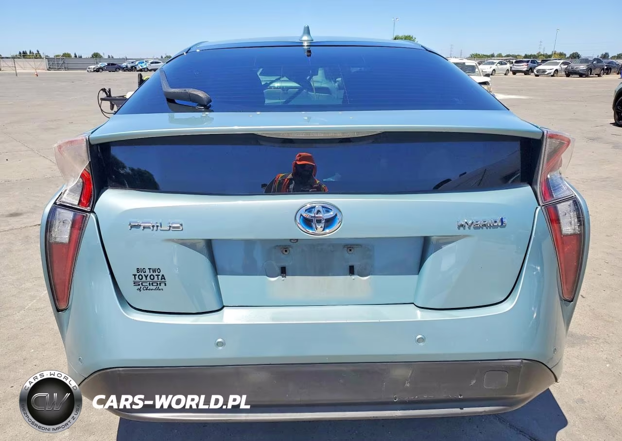2016 Toyota Prius Four VIN:JTDKARFU4G3014206 - 6