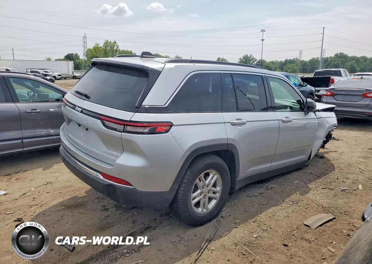 2025 Jeep Grand Cherokee Laredo VIN:1C4RJHAG4S8778725 - 3