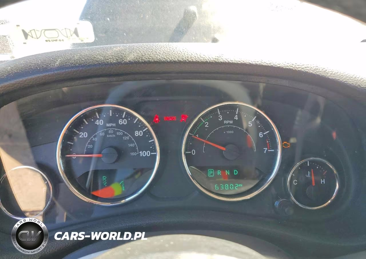 2018 Jeep Wrangler Unlimited Sahara VIN:1C4HJWEG1JL923595 - 9