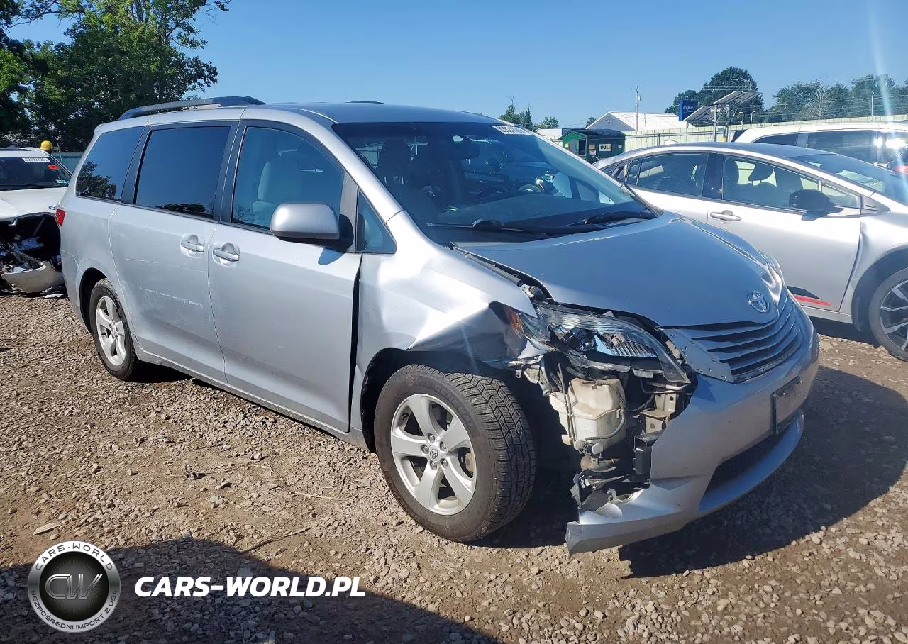 2015 Toyota Sienna Le VIN:5TDKK3DC7FS689730 - 4